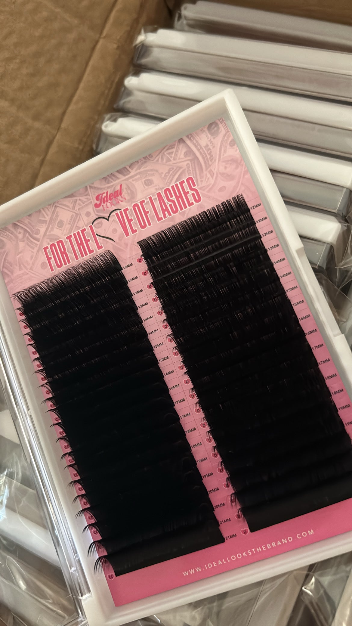 FOR THE LOVE OF LASHES💸💗